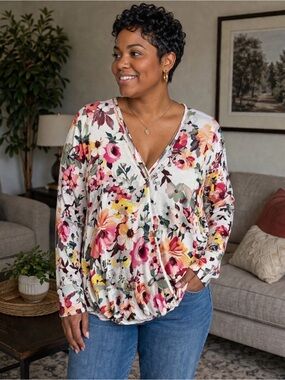 Twenty Second Haley long sleeve floral vneck hi low top